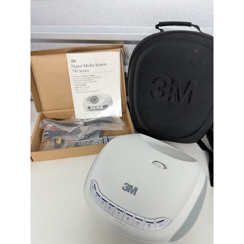 3M DMS 710 Projector Bundle - HDMI DVD Player HQV‎ Dolby - Case